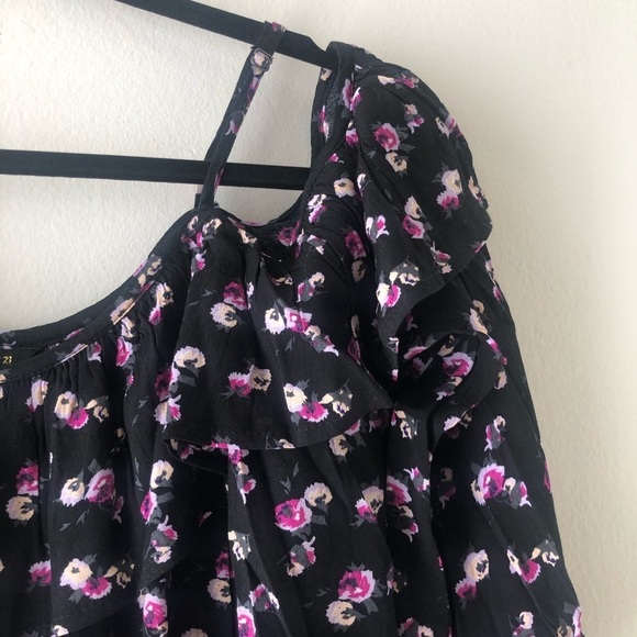 🛍 4/$25 !Forever 21 Open Shoulder Ruffle Top - Picture 3 of 4